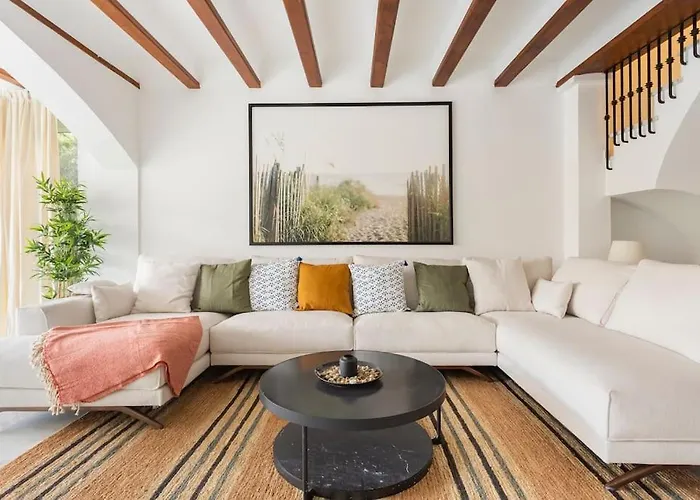 Stylish Spanish 3 Bd Townhouse On The Golden Mile