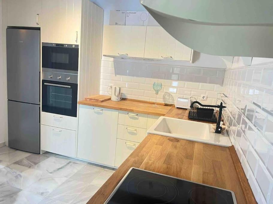 Stylish Spanish 3 Bd Townhouse On The Golden Mile Marbella